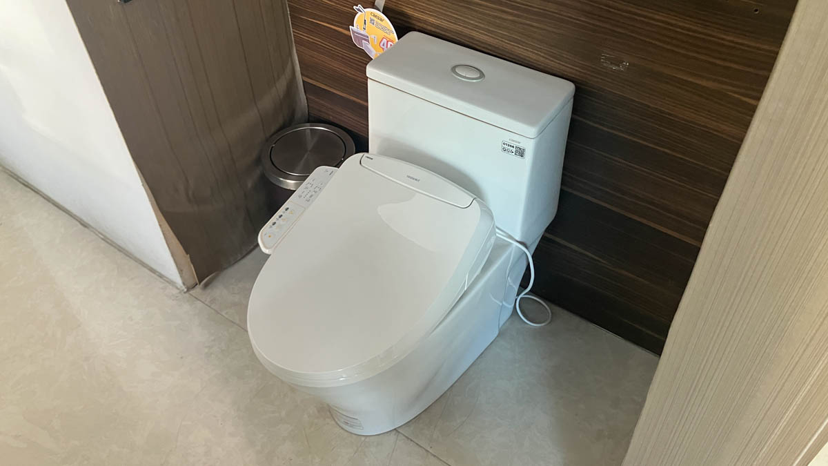 Bồn cầu 1 khối nắp điện tử Caesar C1356F + TAF400H (CD1356+TAF400H)