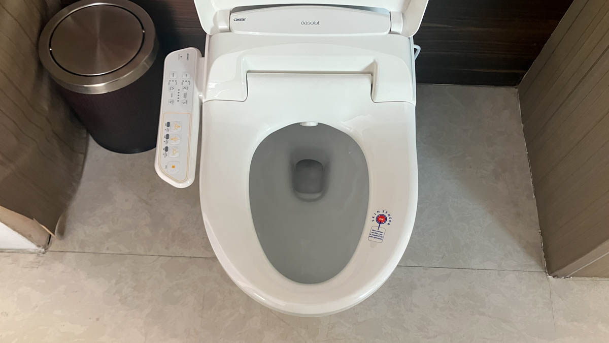 Bồn cầu 1 khối nắp điện tử Caesar C1356F + TAF400H (CD1356+TAF400H)