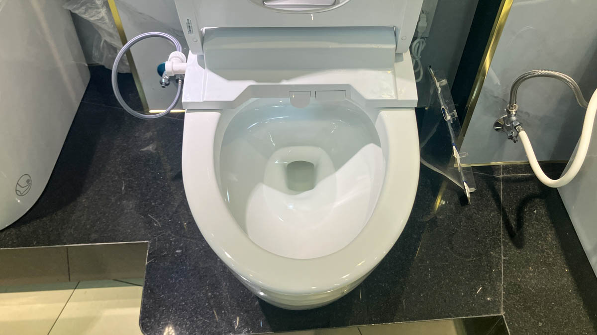 Bồn cầu 1 khối nắp điện tử Caesar C1363F+TAF610H