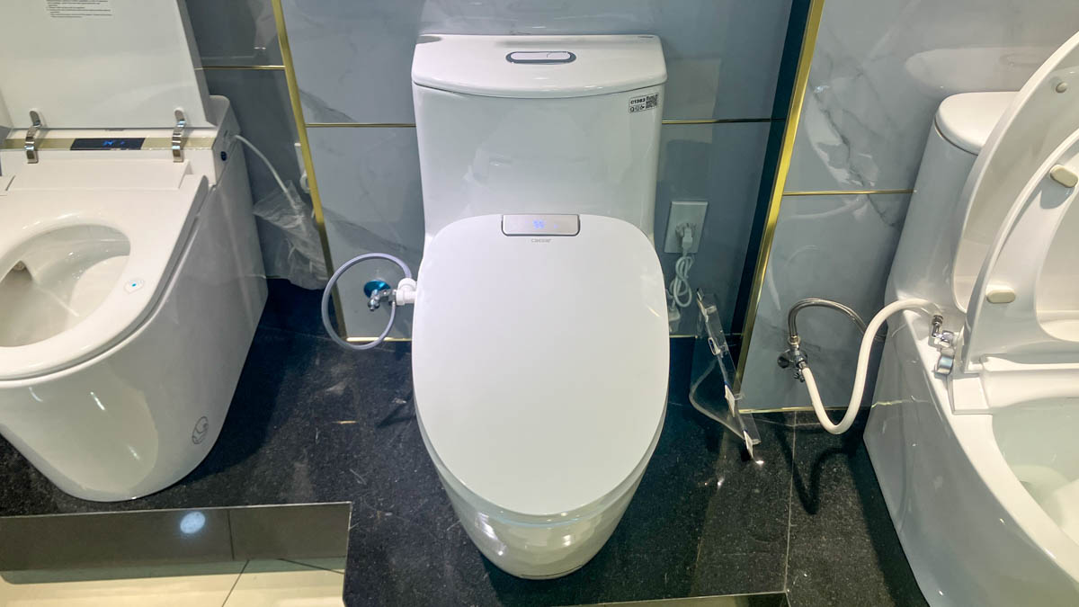 Bồn cầu 1 khối nắp điện tử Caesar C1363F+TAF610H