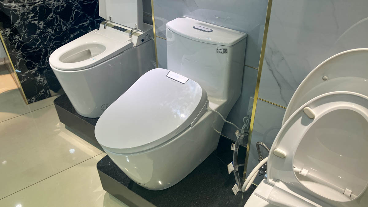 Bồn cầu 1 khối nắp điện tử Caesar C1363F+TAF610H