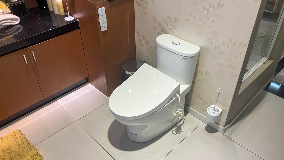 Bồn cầu 1 khối nắp điện tử Caesar C1394F + TAF512H (CD1394+TAF512H)