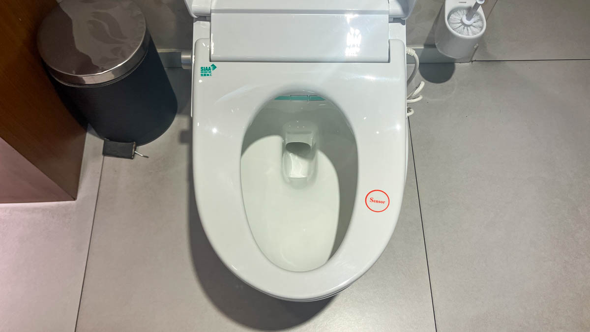 Bồn cầu 1 khối nắp điện tử Caesar C1394F + TAF512H (CD1394+TAF512H)