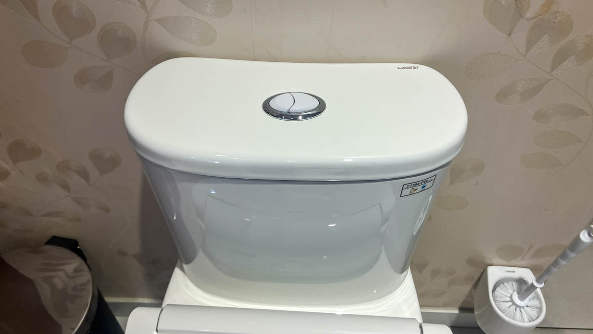Bồn cầu 1 khối nắp điện tử Caesar C1394F + TAF512H (CD1394+TAF512H)