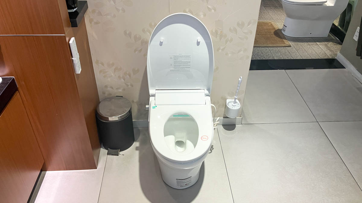 Bồn cầu 1 khối nắp điện tử Caesar C1394F + TAF512H (CD1394+TAF512H)