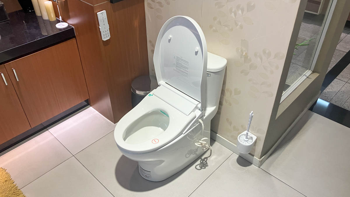 Bồn cầu 1 khối nắp điện tử Caesar C1394F + TAF512H (CD1394+TAF512H)