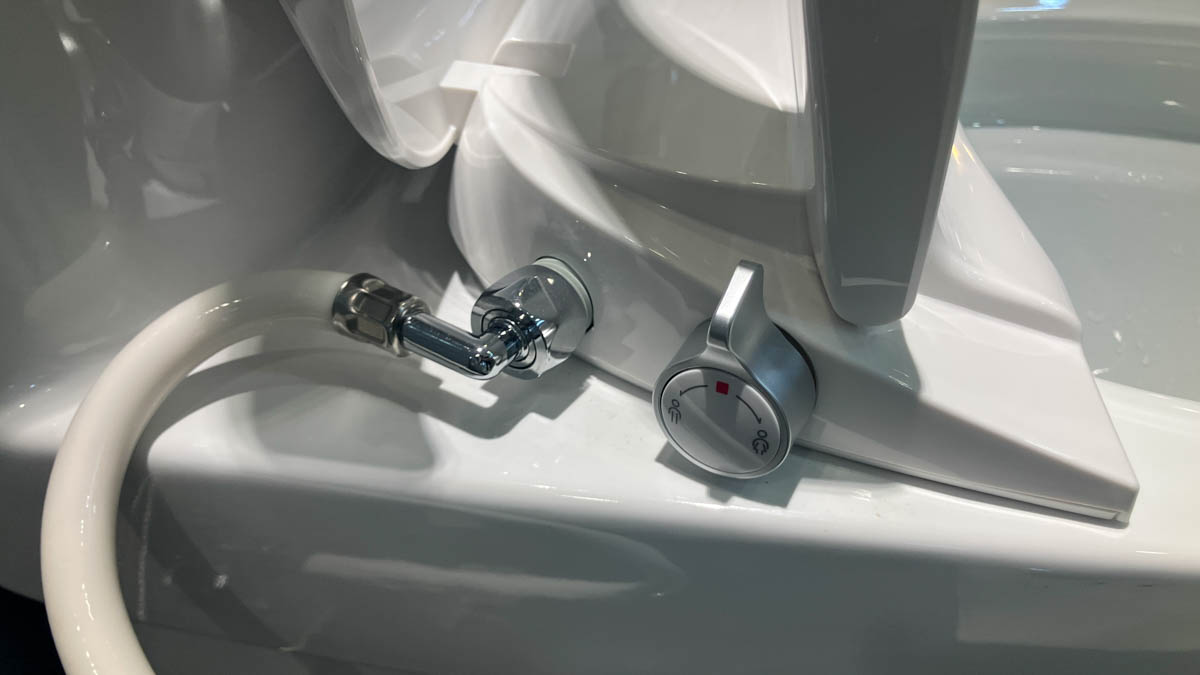 Bồn cầu 1 khối nắp rửa cơ Caesar C1395F + TAF060 (CD1395+TAF060)