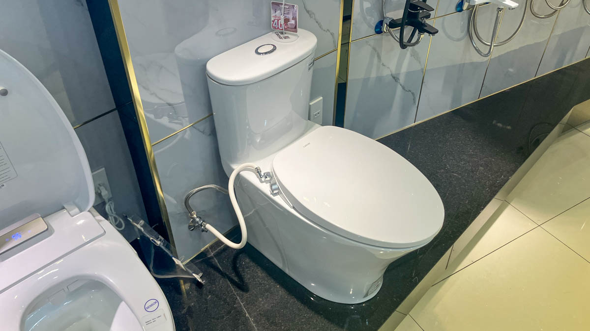 Bồn cầu 1 khối nắp rửa cơ Caesar C1395F + TAF060 (CD1395+TAF060)