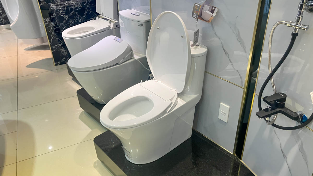 Bồn cầu 1 khối nắp rửa cơ Caesar C1395F + TAF060 (CD1395+TAF060)