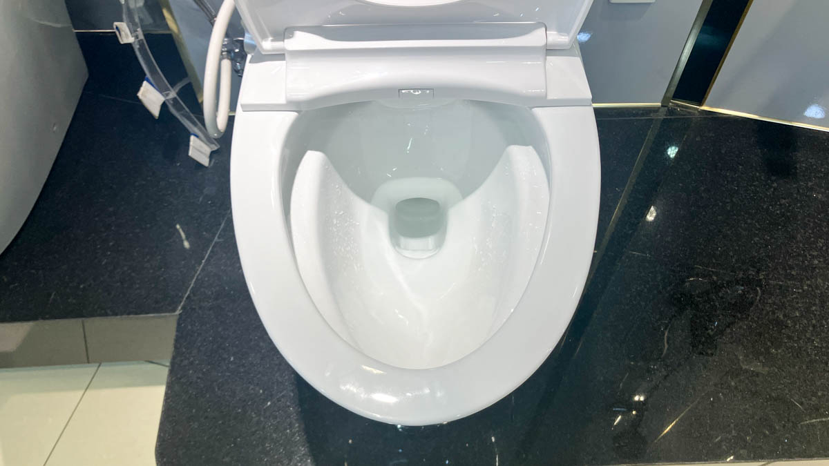 Bồn cầu 1 khối nắp rửa cơ Caesar C1395F + TAF060 (CD1395+TAF060)