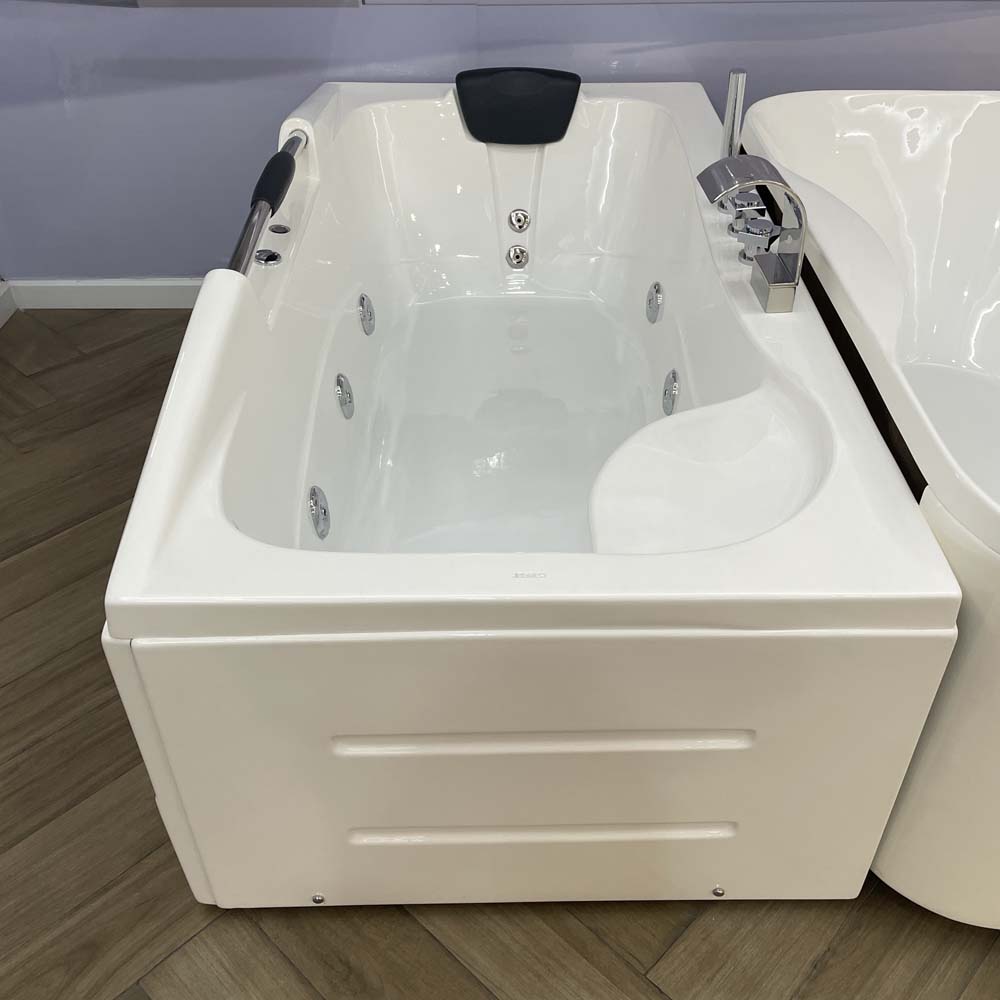 Bồn tắm chân yếm 1m7 massage Caesar MT3370L(R)