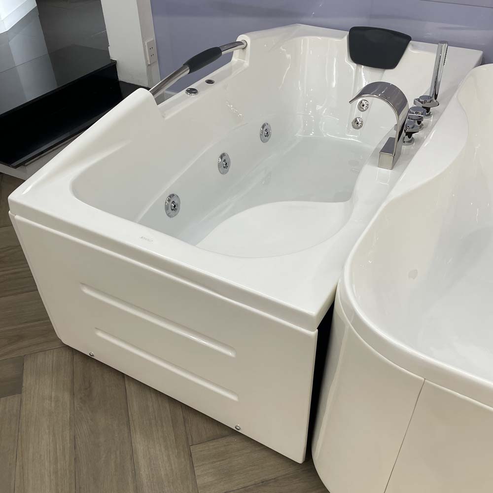 Bồn tắm chân yếm 1m7 massage Caesar MT3370L(R)