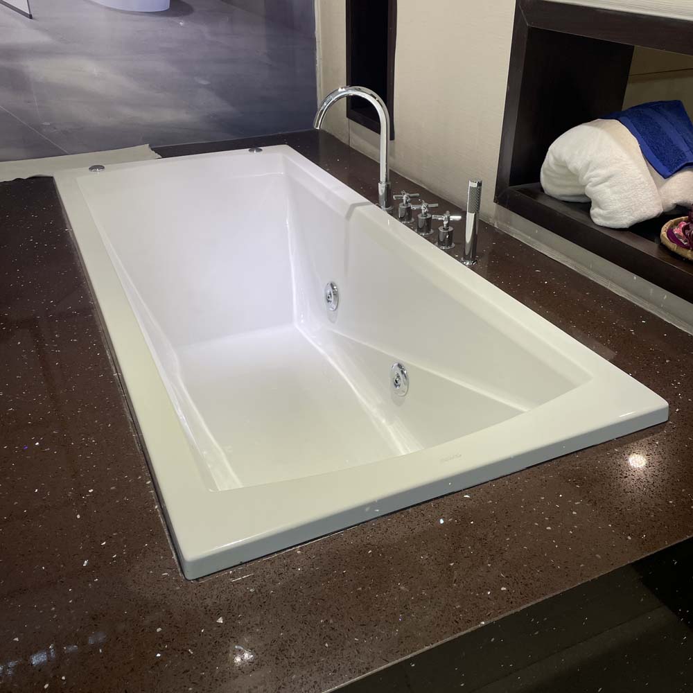 Bồn tắm xây 1m7 massage Caesar MT0670