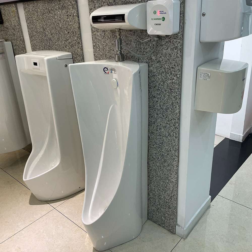 Bồn tiểu đứng thoát xuống sàn Caesar U0239