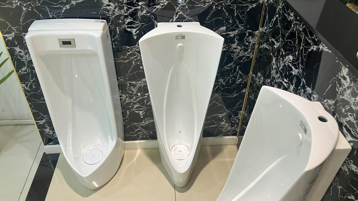 Bồn tiểu đứng thoát xuống sàn Caesar U0239