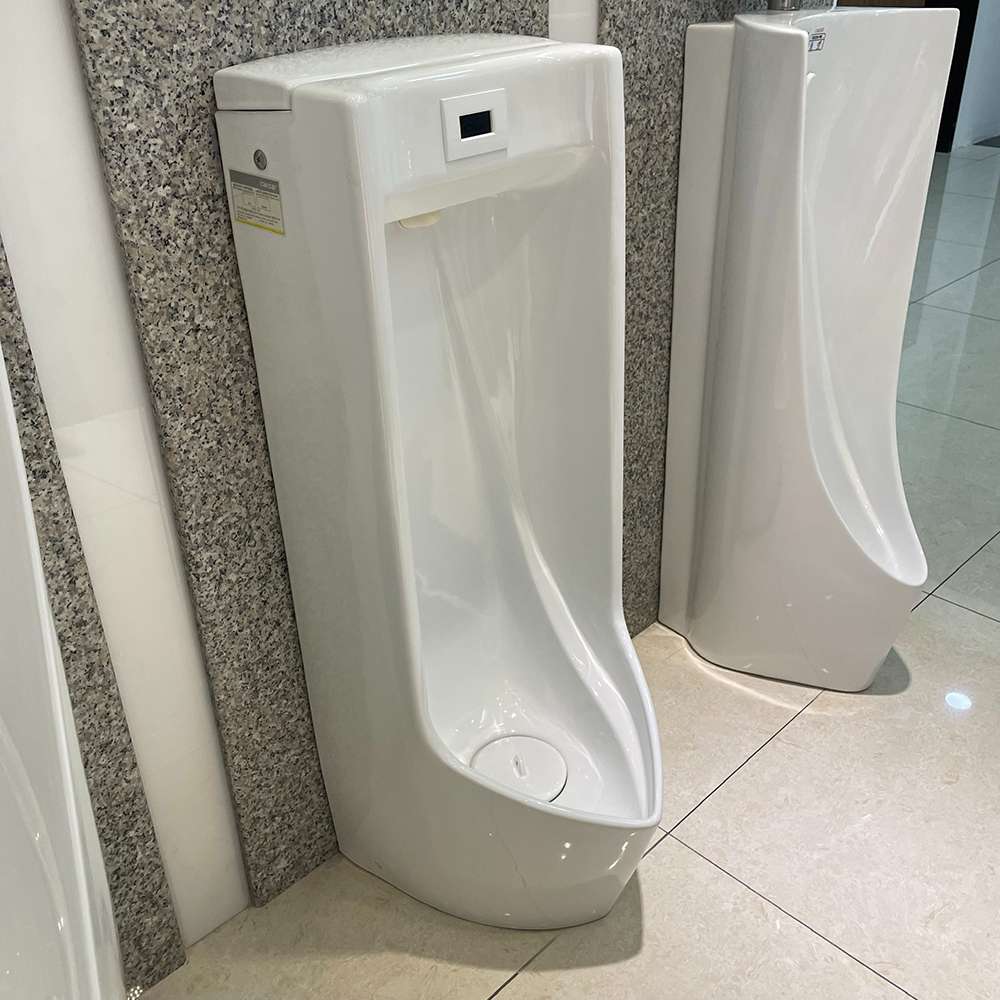 Bồn tiểu đứng thoát xuống sàn Caesar UMP0284