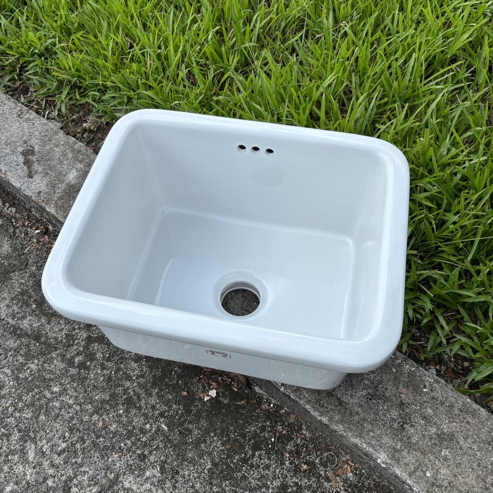 Chậu giặt xả xuống sàn Caesar SS558AS (bộ xả BF559S)