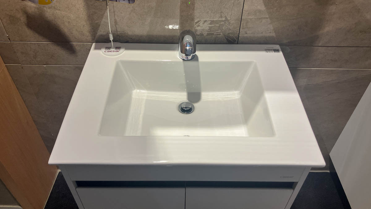 Chậu lavabo dương vành Caesar LF5030