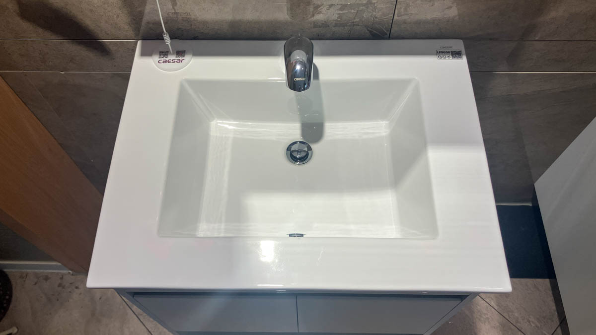 Chậu lavabo dương vành Caesar LF5030