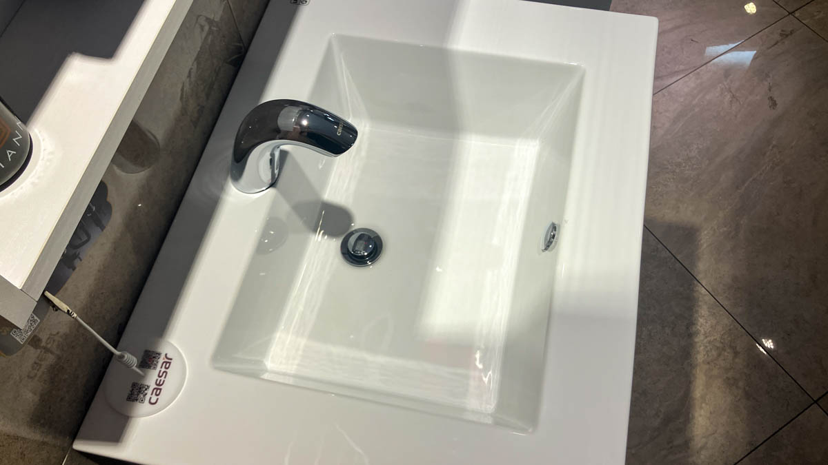 Chậu lavabo dương vành Caesar LF5030
