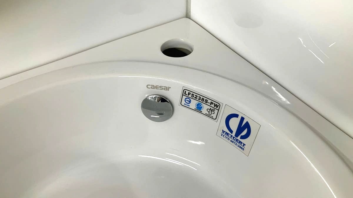 Chậu rửa lavabo treo tường đặt góc Caesar LF5238