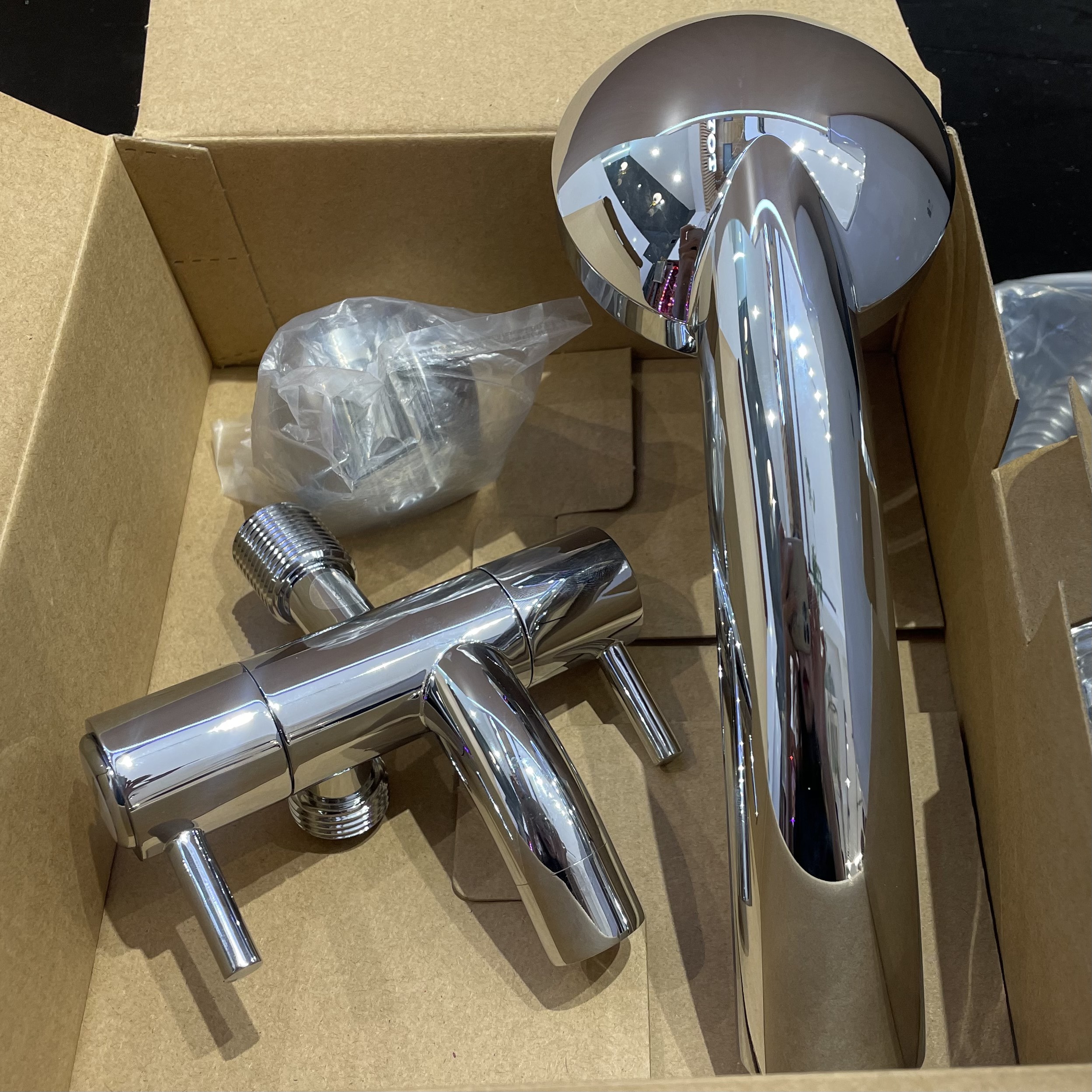 Bộ vòi sen tắm lạnh Caesar S043C (Tay sen tắm xi)