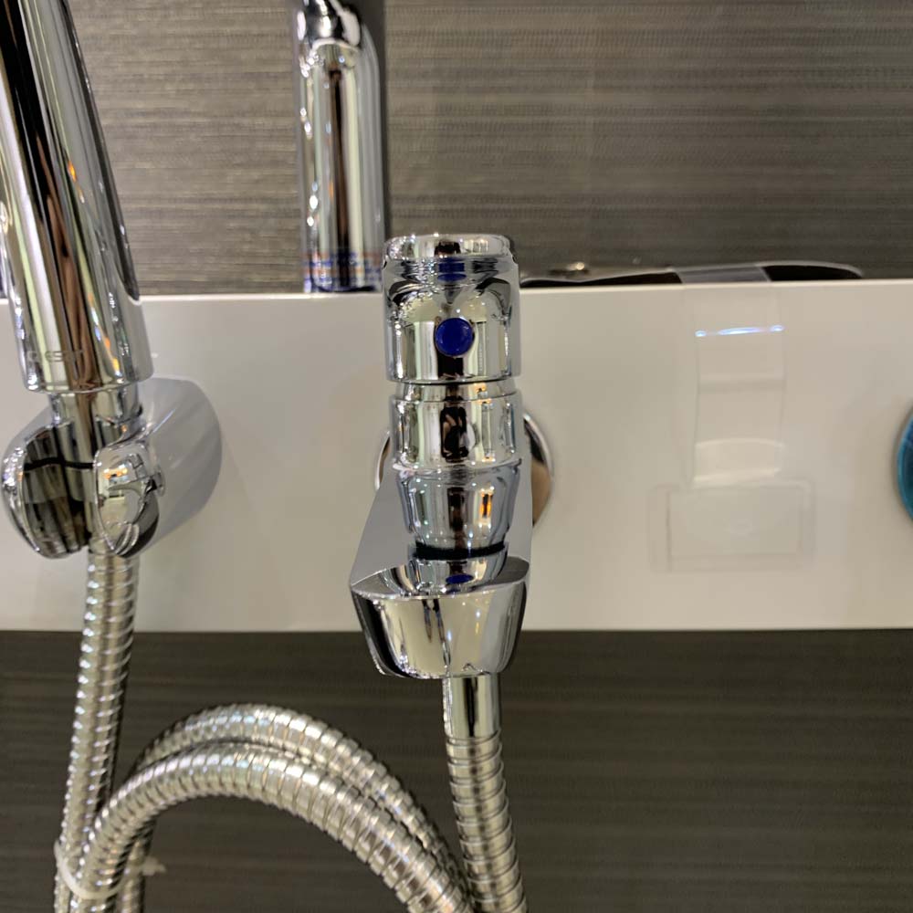 Bộ vòi sen tắm lạnh Caesar S063C (Tay sen tắm xi)