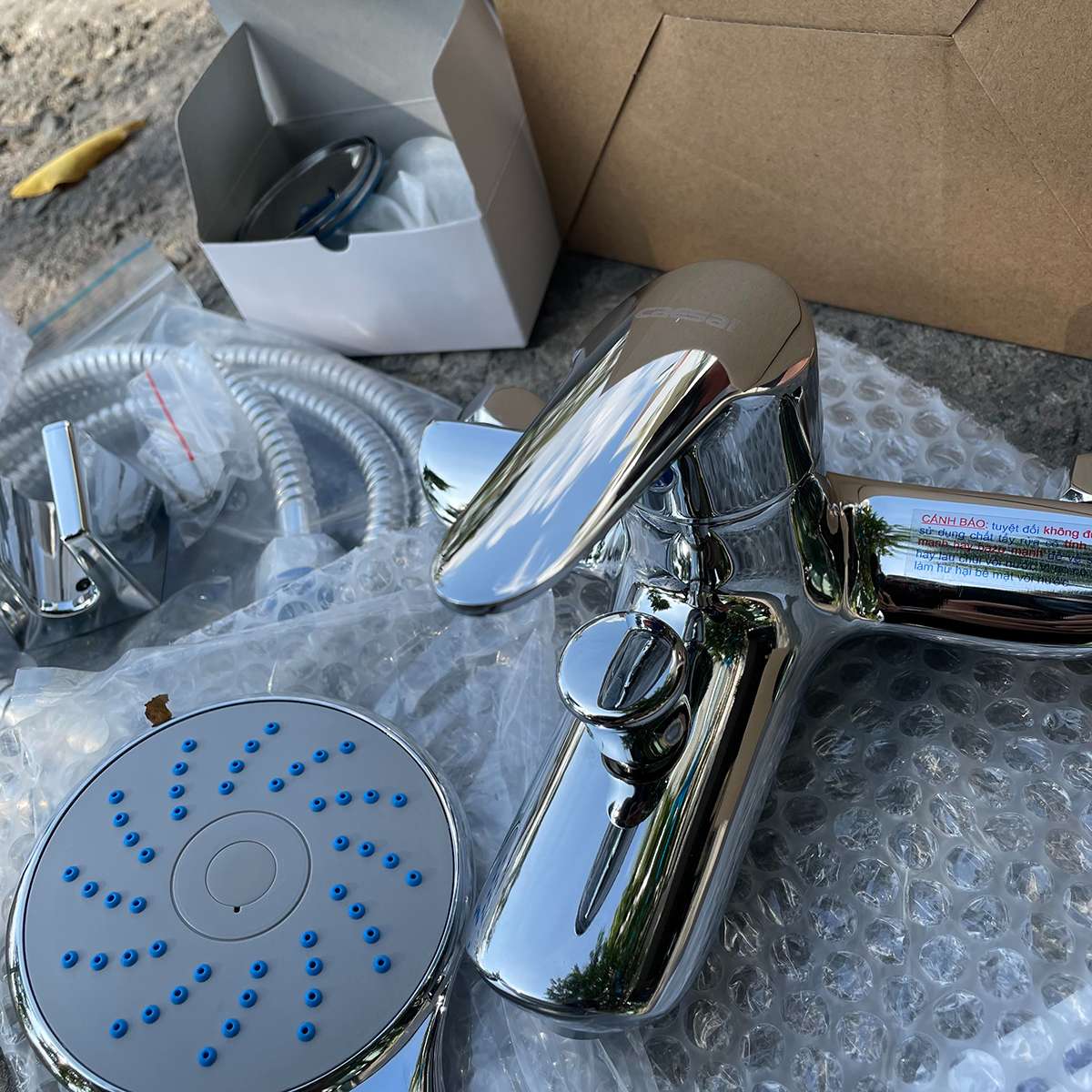 Bộ vòi sen tắm nóng lạnh Caesar S123C