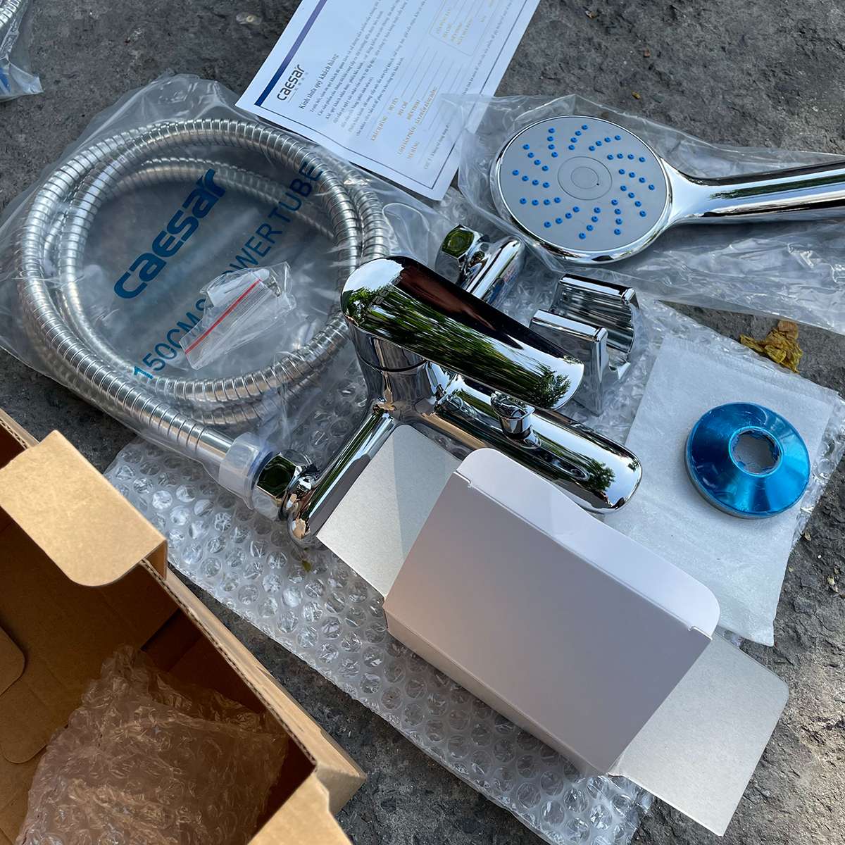 Bộ vòi sen tắm nóng lạnh Caesar S383C (Tay sen tắm xi)