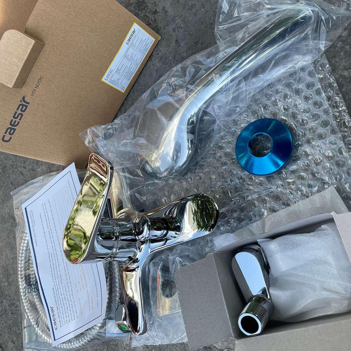 Bộ vòi sen tắm nóng lạnh Caesar S493C