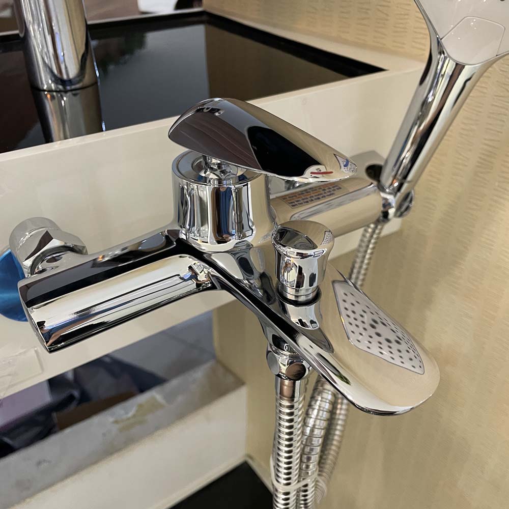 Bộ vòi sen tắm nóng lạnh Caesar S813C