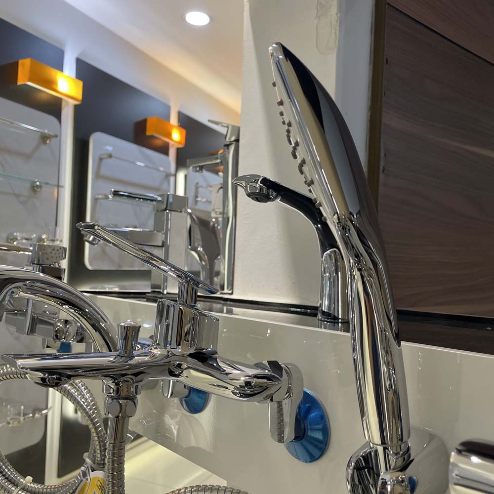 Bộ vòi sen tắm nóng lạnh Caesar S823C