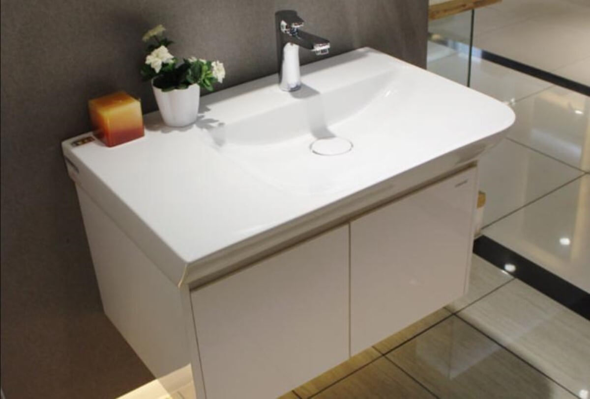 Lavabo dương vành CAESAR đặt trên bàn tủ gỗ công nghiệp