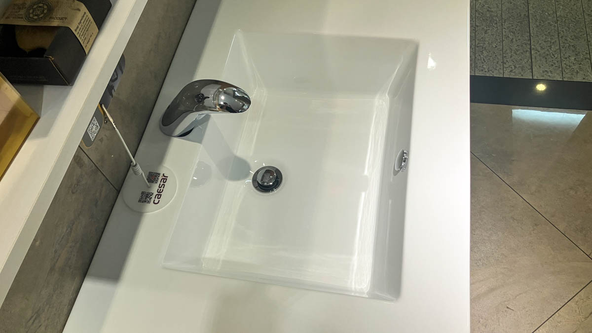Chậu lavabo dương vành Caesar LF5032