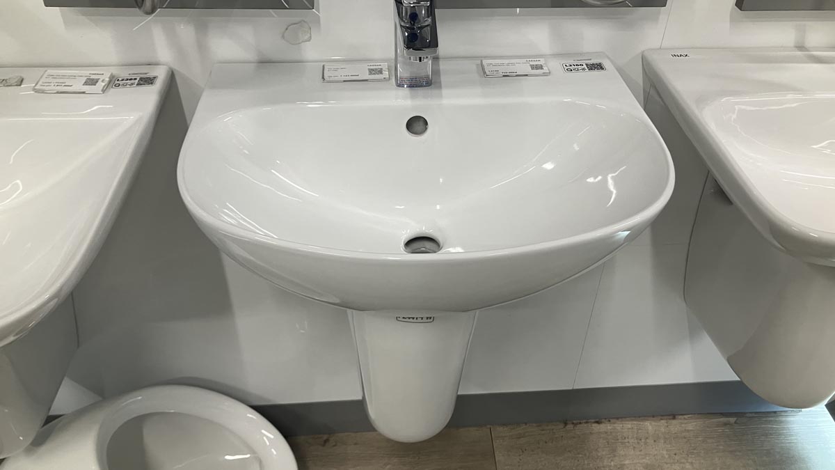 Chậu rửa lavabo treo tường chân lửng Caesar L2150+P2443 (L2150S+P2443)