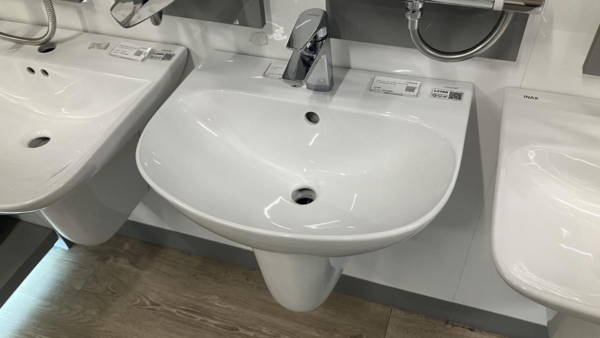 Chậu rửa lavabo treo tường chân lửng Caesar L2150+P2443 (L2150S+P2443)