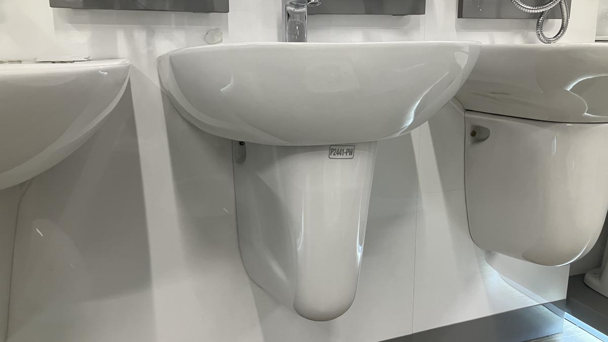 Chậu rửa lavabo treo tường chân lửng Caesar L2150+P2443 (L2150S+P2443)