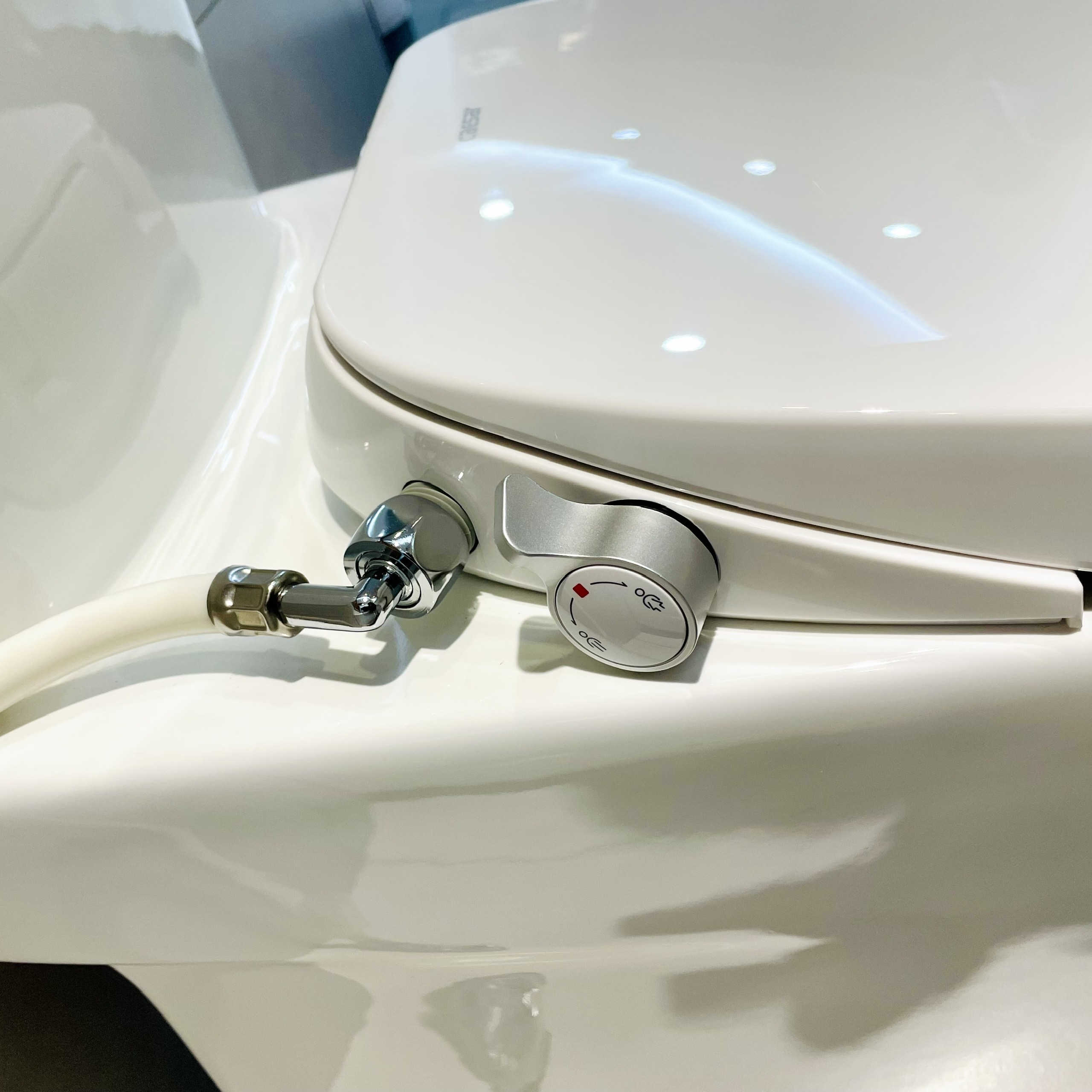 Nắp bồn cầu rửa cơ Caesar TAF060