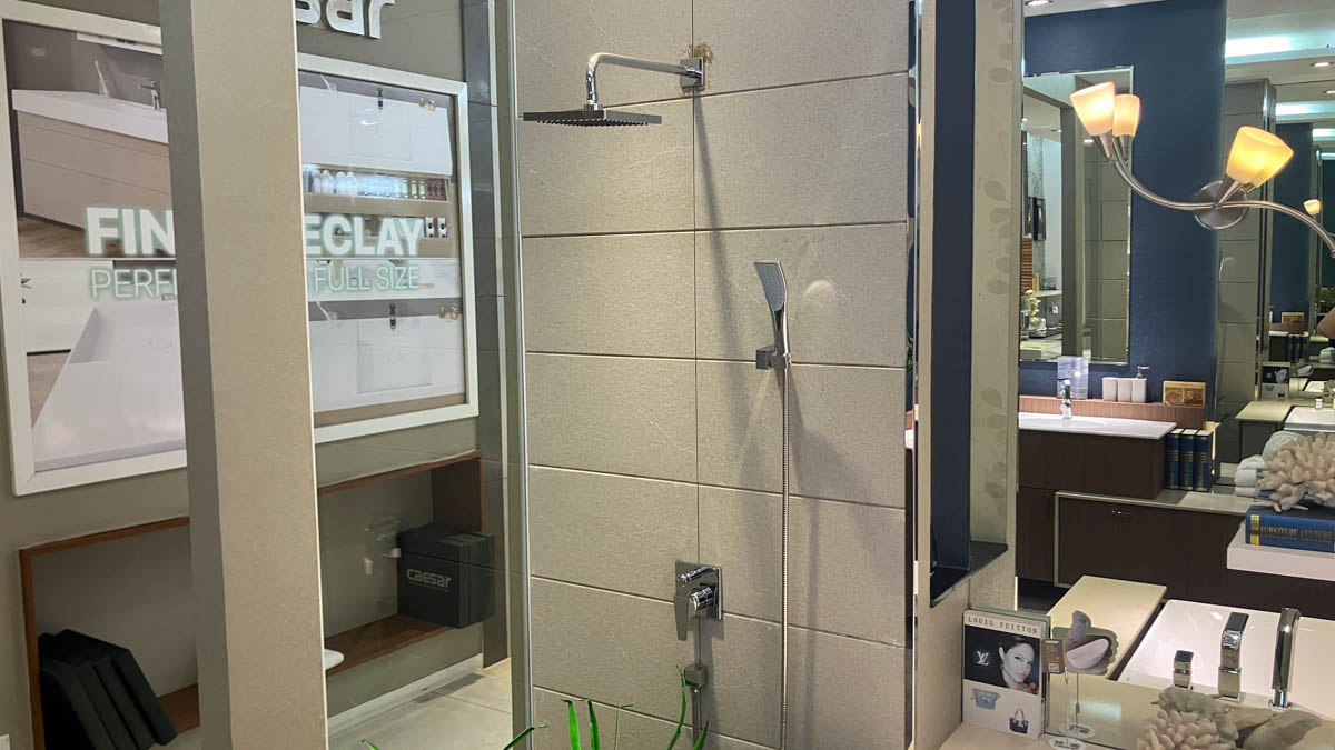 Sen tắm âm tường nóng lạnh Caesar BS641