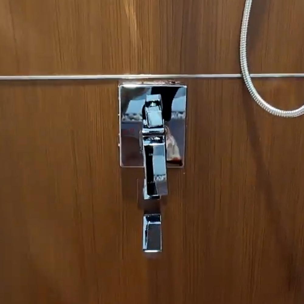 Sen tắm âm tường nóng lạnh CAESAR BS659 3 đường nước