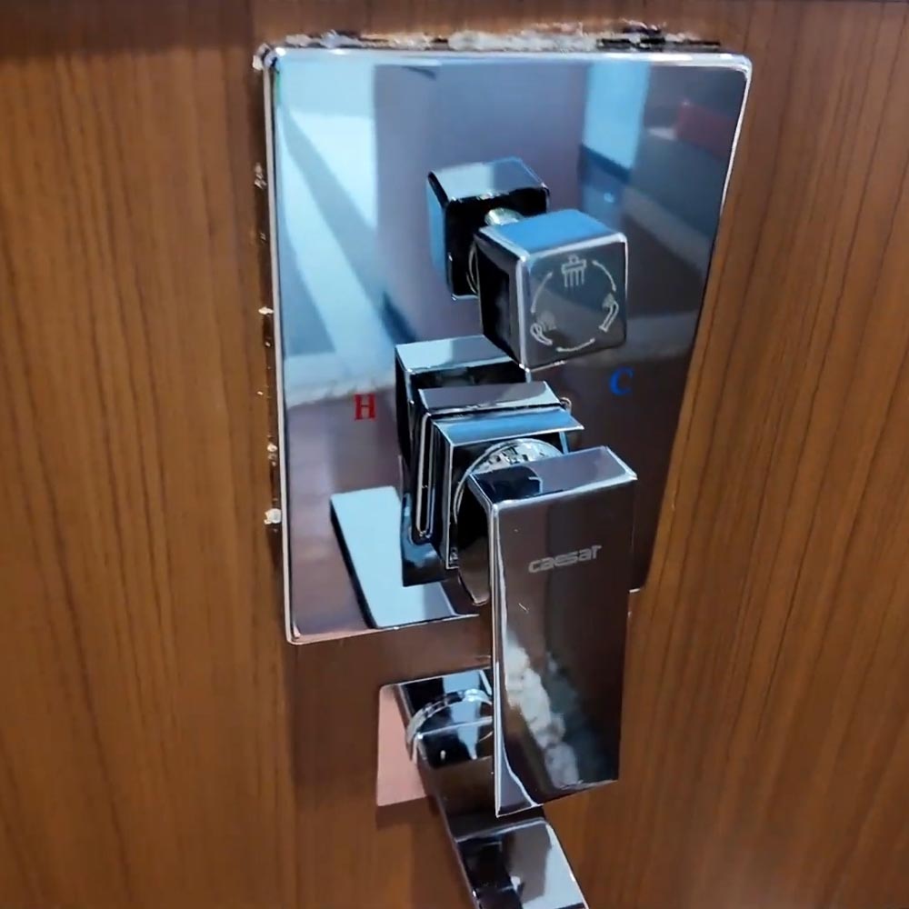 Sen tắm âm tường nóng lạnh CAESAR BS659 3 đường nước