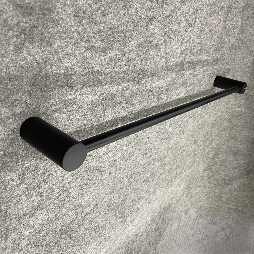 Giá treo khăn Caesar Q6301B màu đen