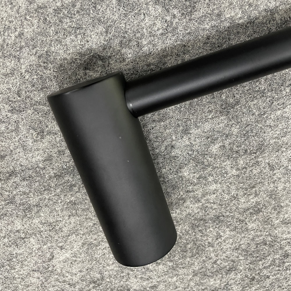 Giá treo khăn Caesar Q6301B màu đen