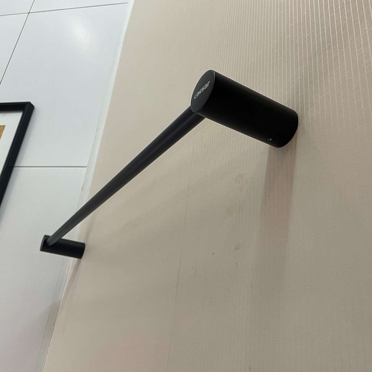 Giá treo khăn Caesar Q6301B màu đen