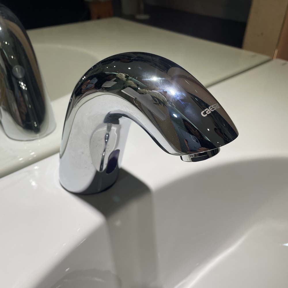 Vòi chậu lavabo cảm ứng nước lạnh Caesar A911