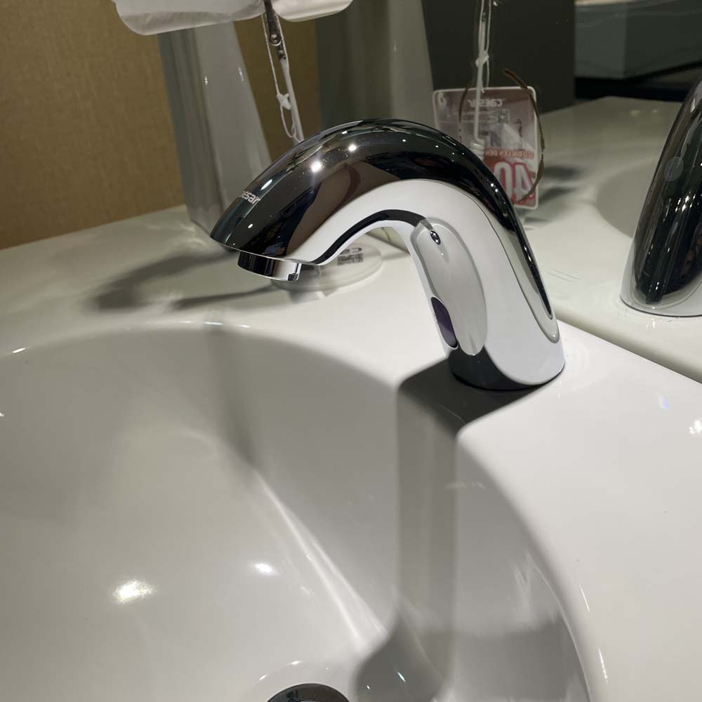 Vòi chậu lavabo cảm ứng nước lạnh Caesar A911