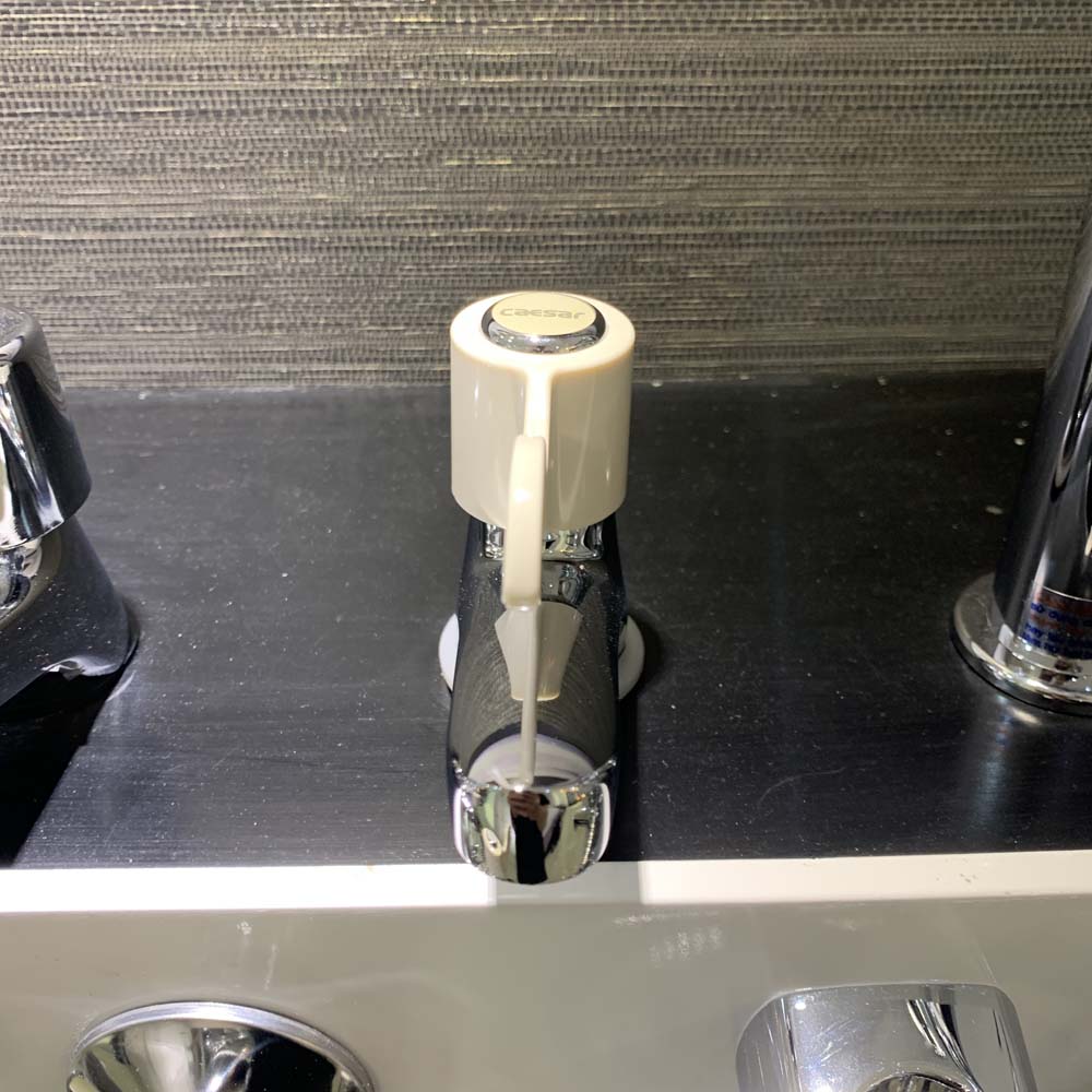 Vòi chậu lavabo lạnh Caesar B027C