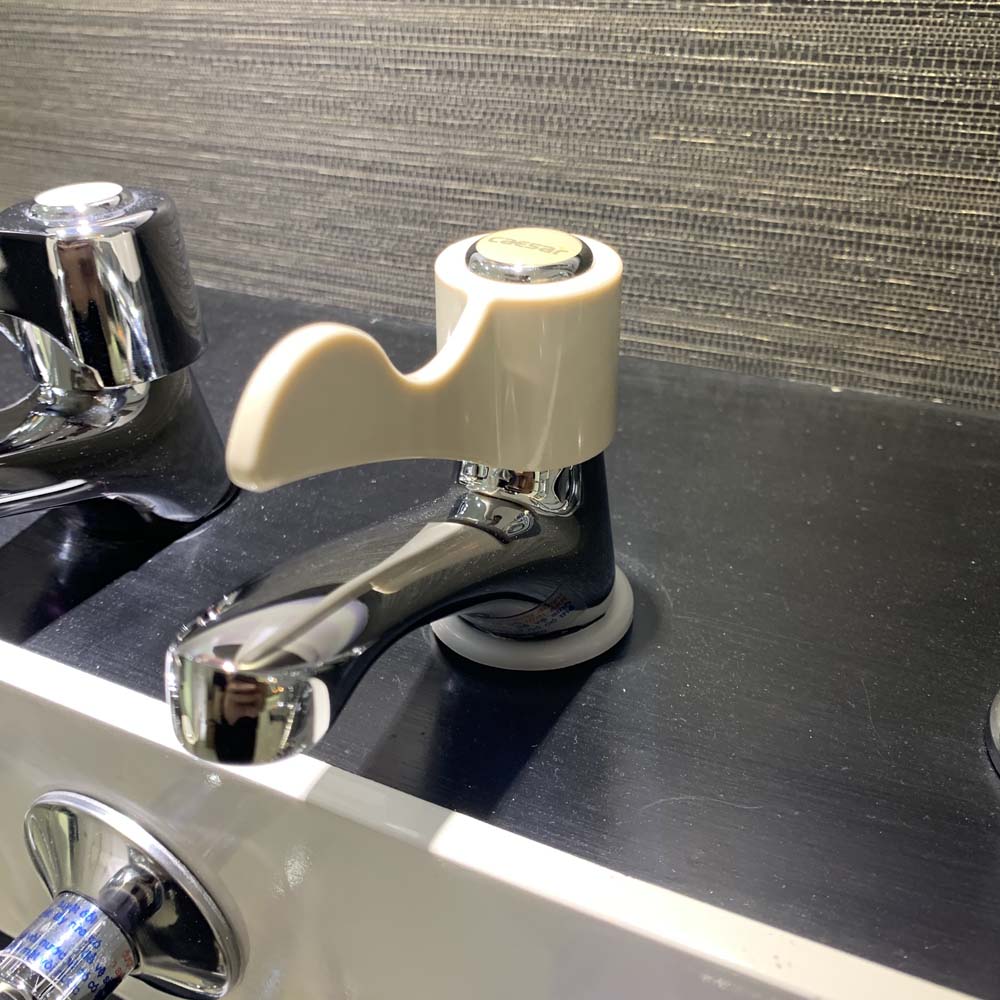 Vòi chậu lavabo lạnh Caesar B027C