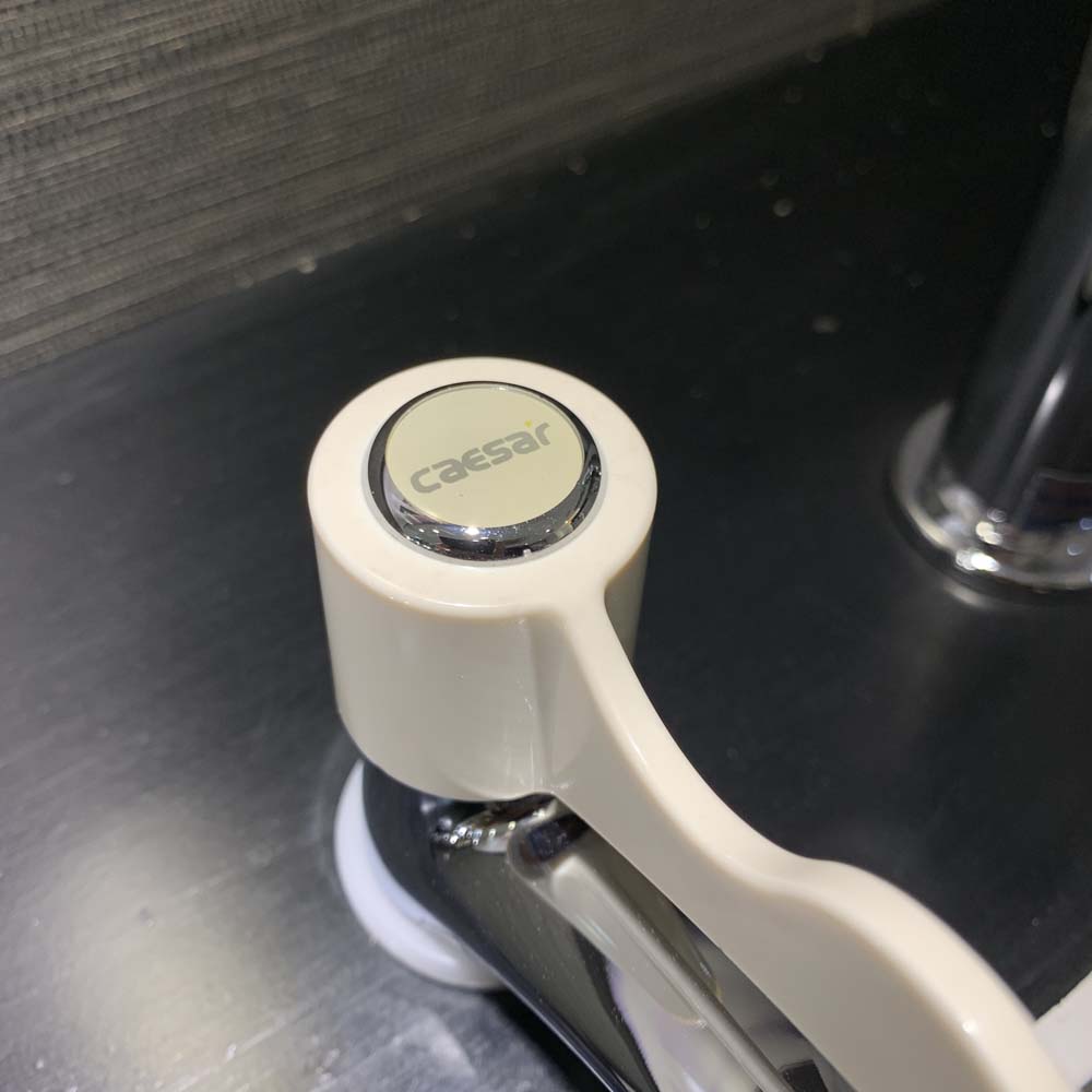 Vòi chậu lavabo lạnh Caesar B027C