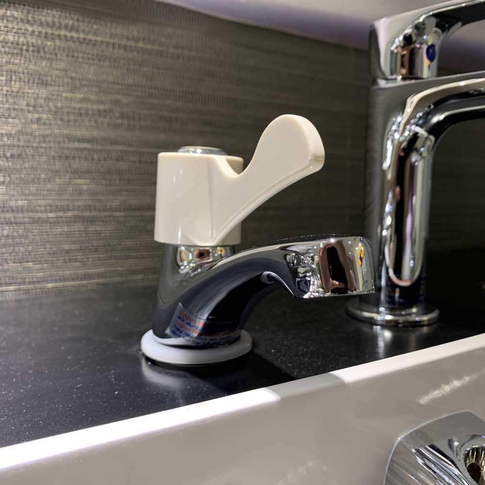 Vòi chậu lavabo lạnh Caesar B027C